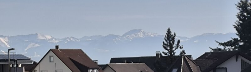 Zum Mietangebot verlinktes Bild: 3-Zi.- Neubauwohnung im Dachgeschoss rechts (Erstbezug) mit Berg- und teilweise Seesicht in Ailingen